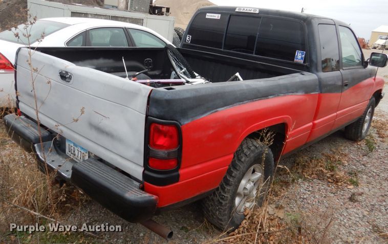 image for item EC9127 1997 Dodge Ram 1500 Club Cab pickup truck
