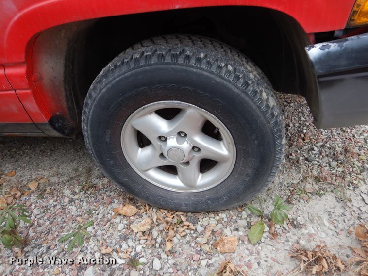 image for item EC9127 1997 Dodge Ram 1500 Club Cab pickup truck