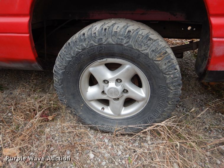 image for item EC9127 1997 Dodge Ram 1500 Club Cab pickup truck