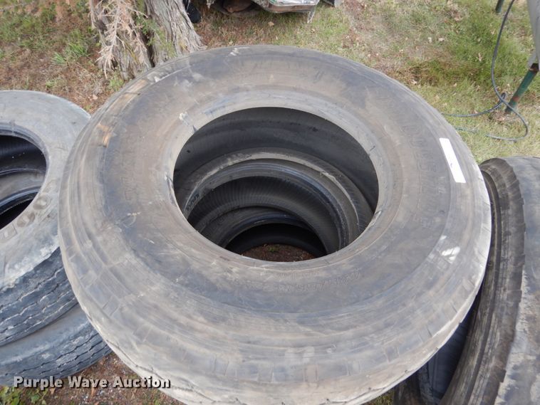 image for item EC9140 (4) 425/65R22.5 tires