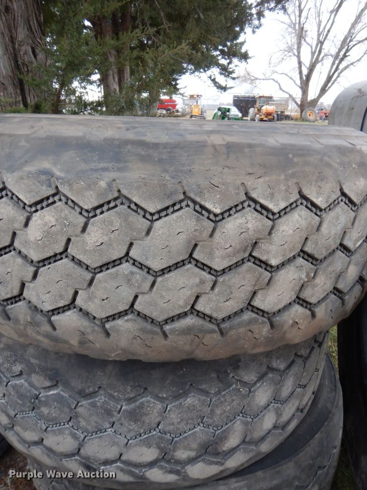 image for item EC9140 (4) 425/65R22.5 tires