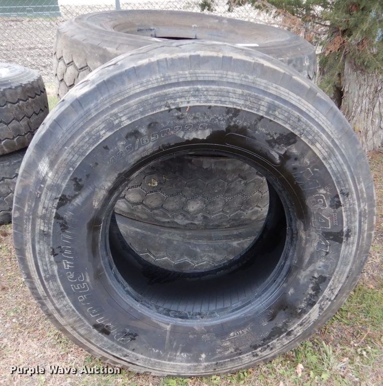 image for item EC9140 (4) 425/65R22.5 tires