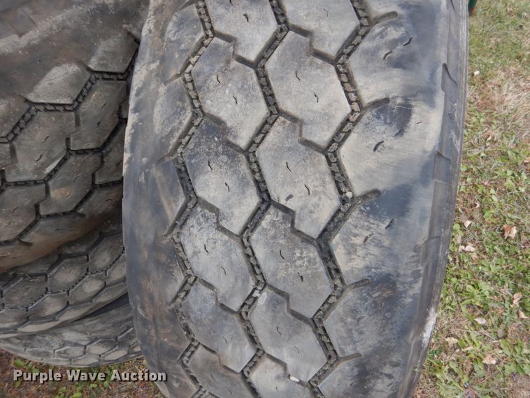 image for item EC9140 (4) 425/65R22.5 tires