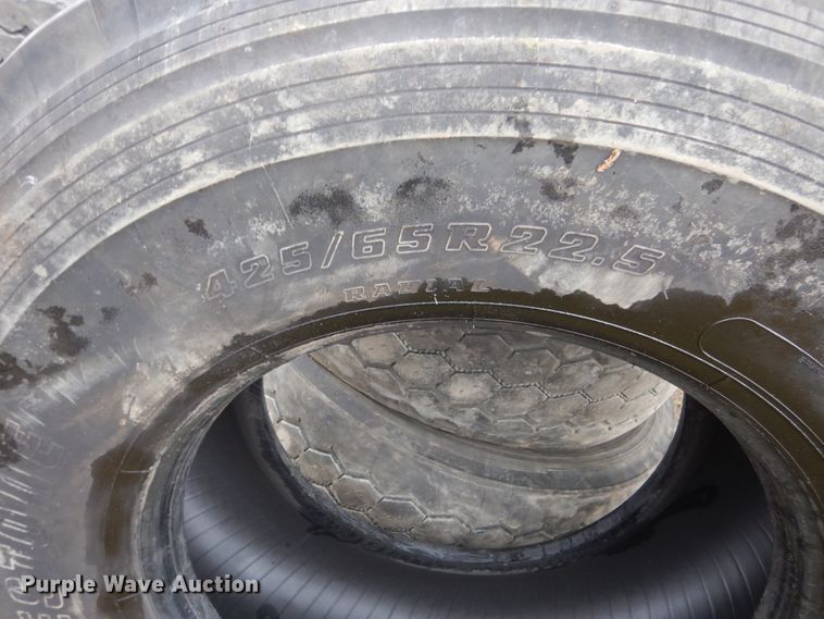 image for item EC9140 (4) 425/65R22.5 tires