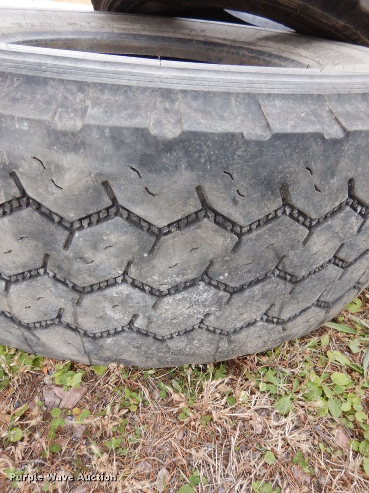 image for item EC9141 (6) 385/65R22.5 tires