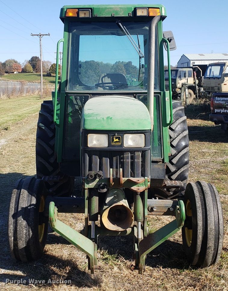 image for item ET9965 2000 John Deere 5510 tractor