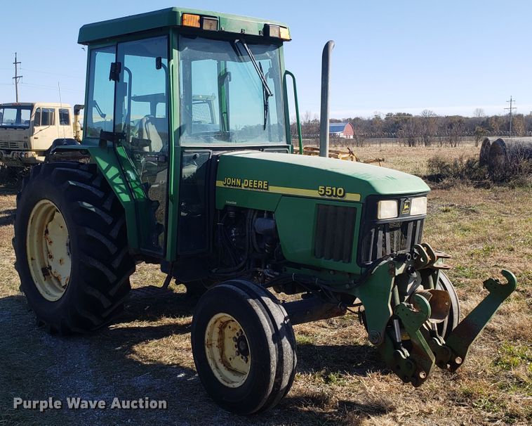 image for item ET9965 2000 John Deere 5510 tractor
