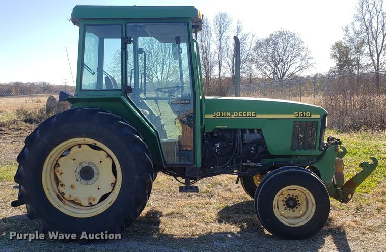 image for item ET9965 2000 John Deere 5510 tractor