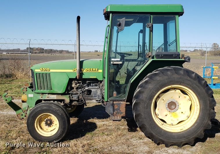 image for item ET9965 2000 John Deere 5510 tractor