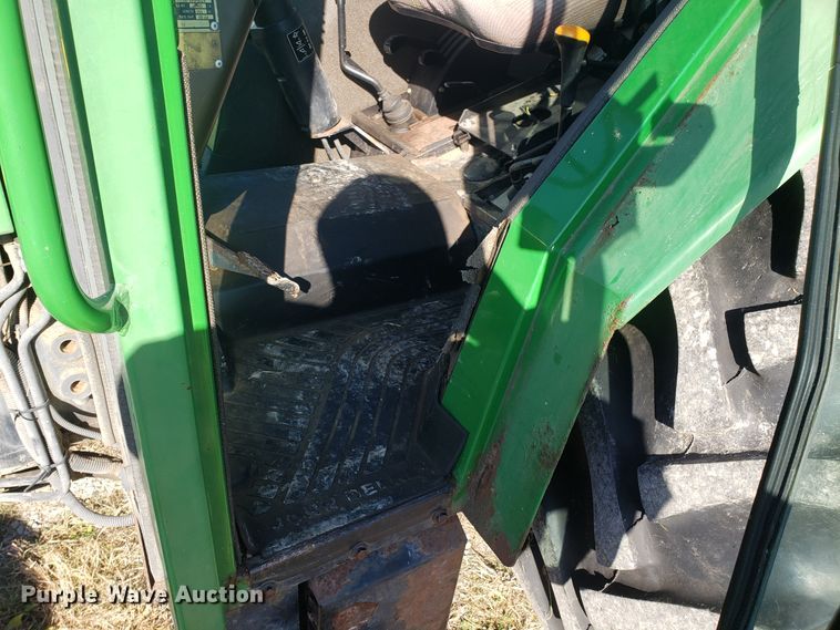 image for item ET9965 2000 John Deere 5510 tractor