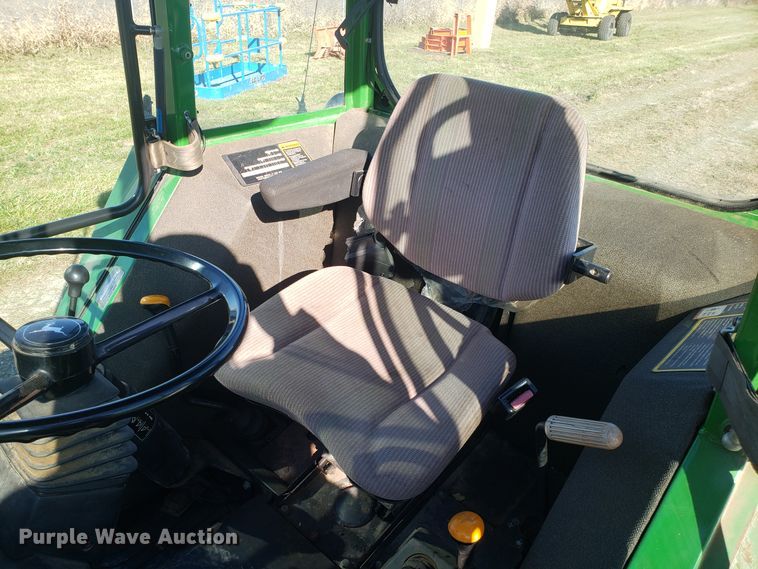 image for item ET9965 2000 John Deere 5510 tractor