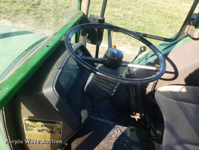 image for item ET9965 2000 John Deere 5510 tractor