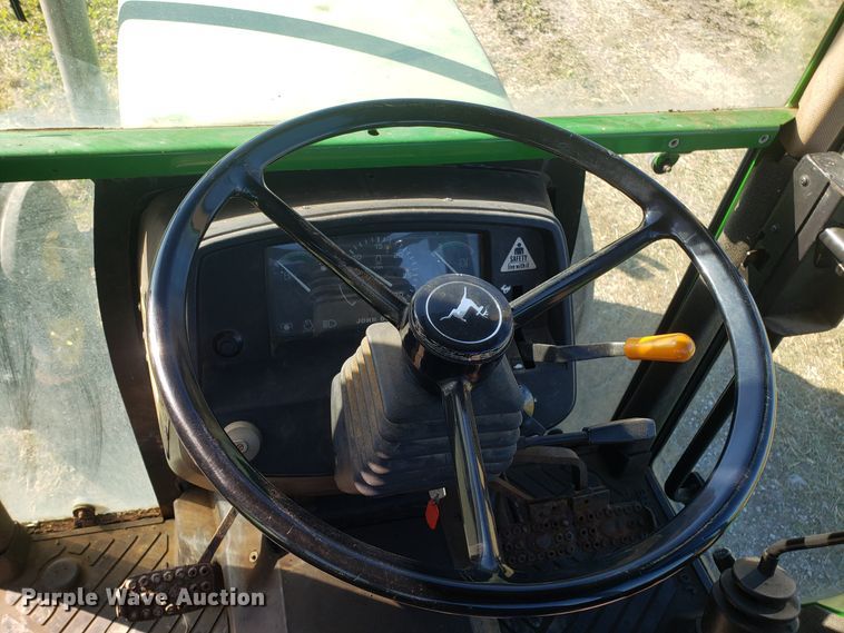 image for item ET9965 2000 John Deere 5510 tractor