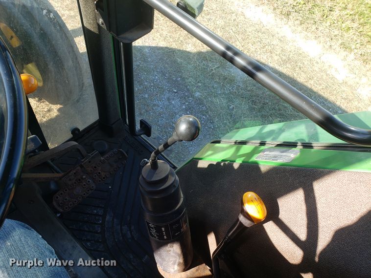 image for item ET9965 2000 John Deere 5510 tractor