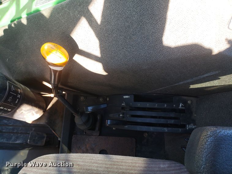 image for item ET9965 2000 John Deere 5510 tractor