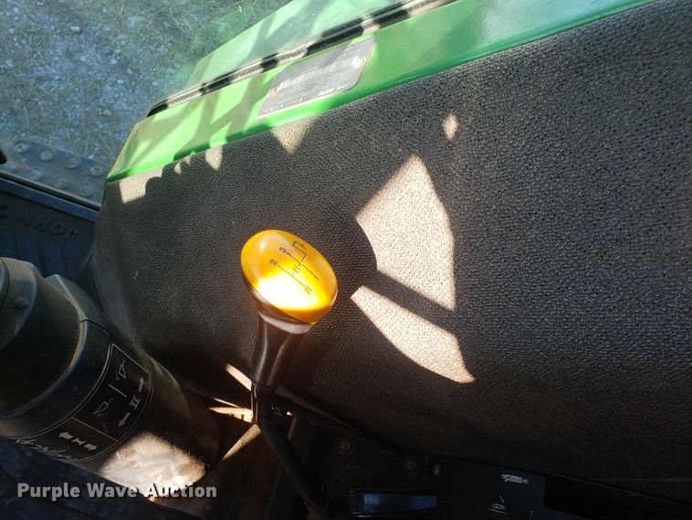 image for item ET9965 2000 John Deere 5510 tractor