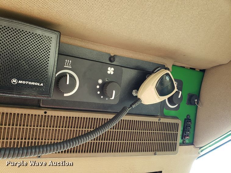 image for item ET9965 2000 John Deere 5510 tractor