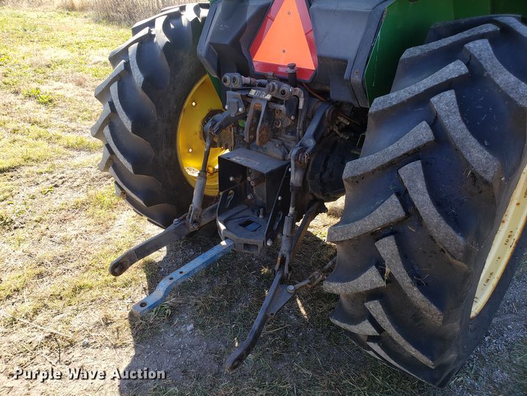 image for item ET9965 2000 John Deere 5510 tractor