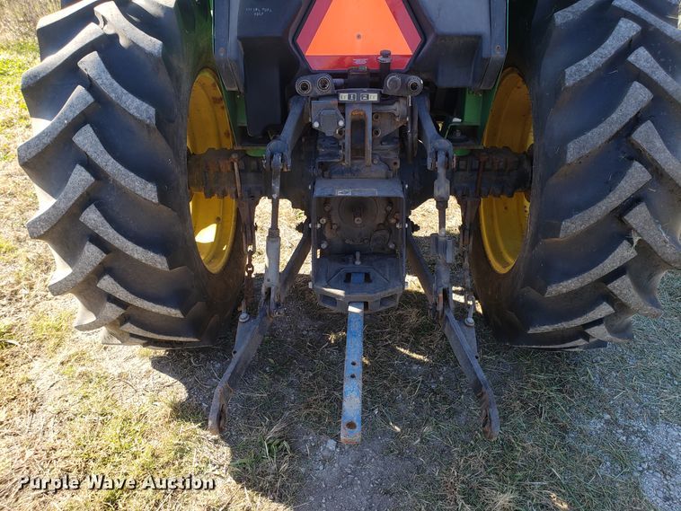 image for item ET9965 2000 John Deere 5510 tractor