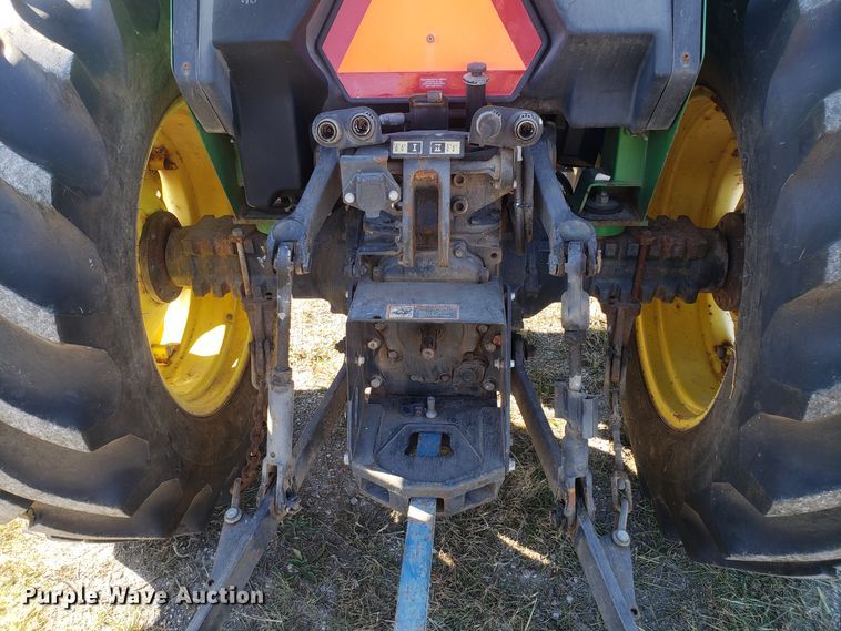 image for item ET9965 2000 John Deere 5510 tractor