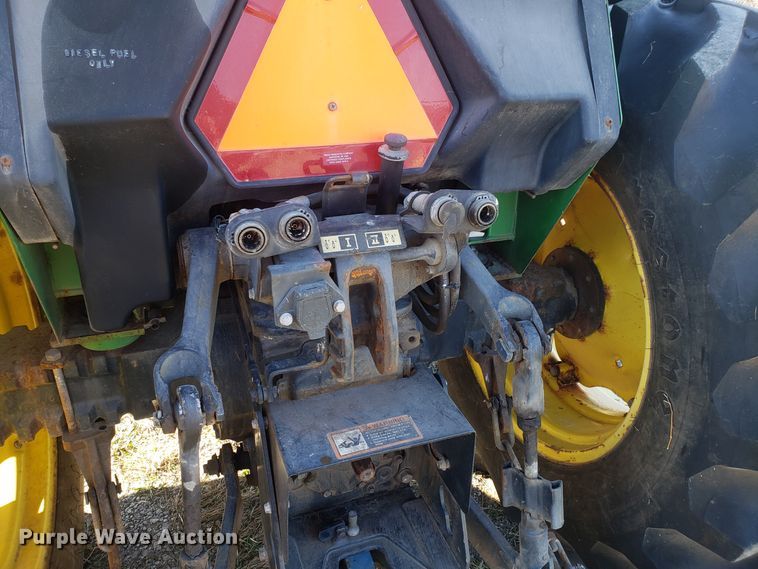 image for item ET9965 2000 John Deere 5510 tractor
