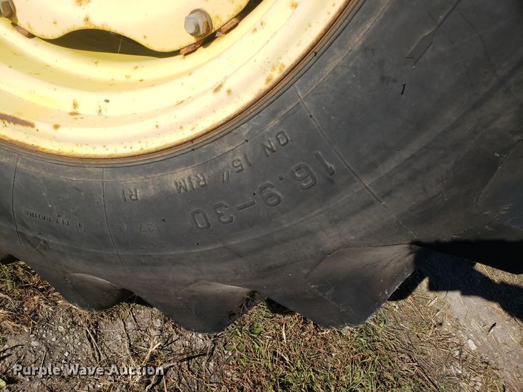 image for item ET9965 2000 John Deere 5510 tractor