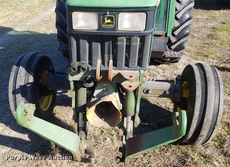 image for item ET9965 2000 John Deere 5510 tractor