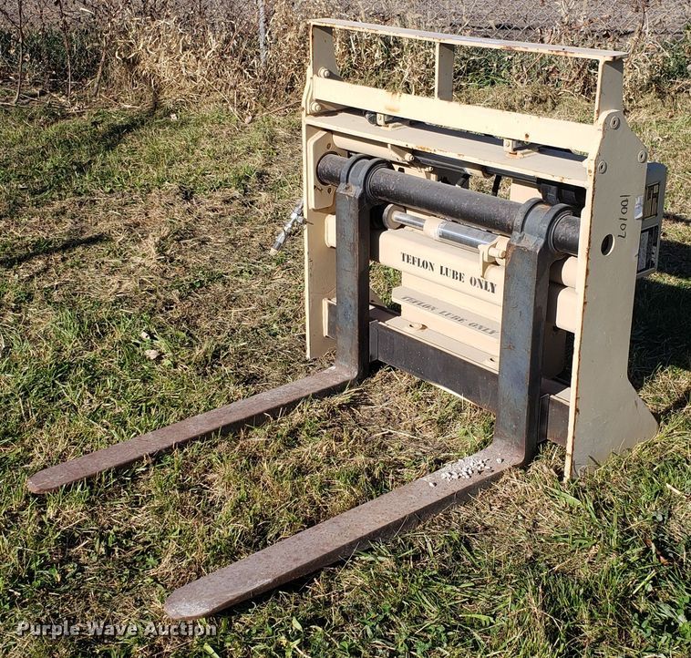 image for item ET9966 JLG pallet forks