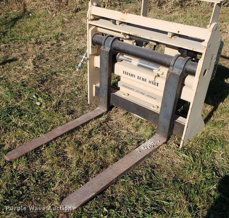 image for item ET9966 JLG pallet forks