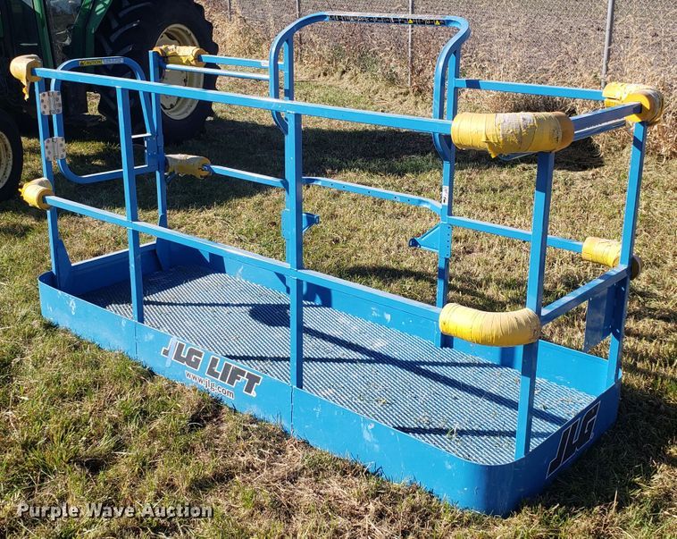 image for item ET9967 JLG man lift platform