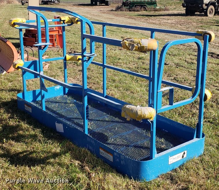 image for item ET9967 JLG man lift platform