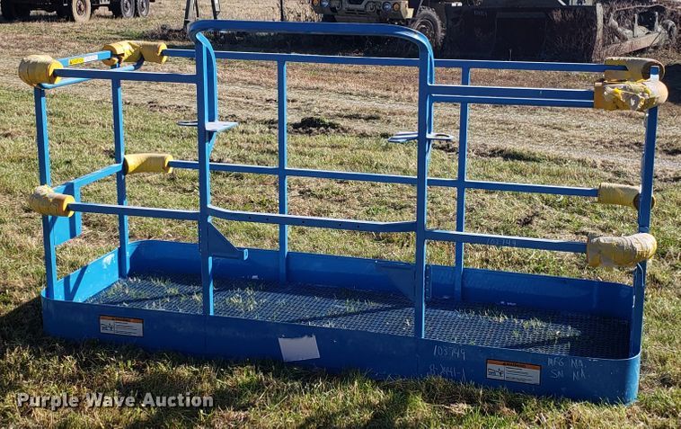 image for item ET9967 JLG man lift platform