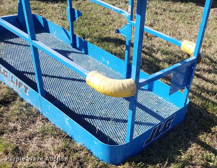 image for item ET9967 JLG man lift platform