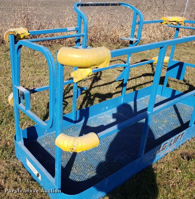 image for item ET9967 JLG man lift platform