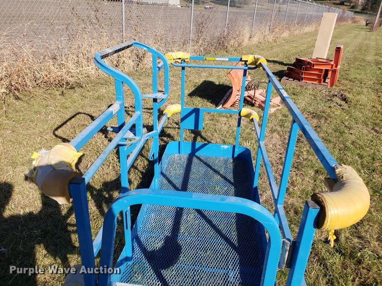 image for item ET9967 JLG man lift platform