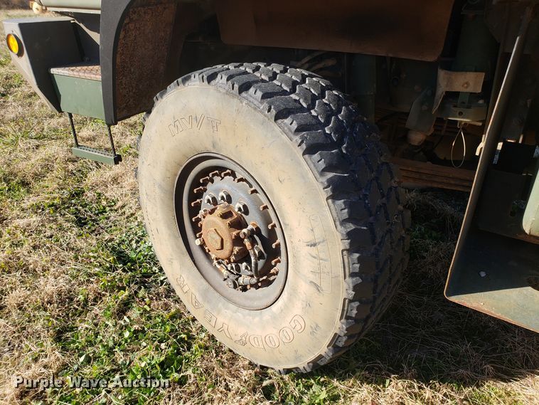 image for item ET9971 1994 Stewart & Stevenson MTV M-1090 dump truck