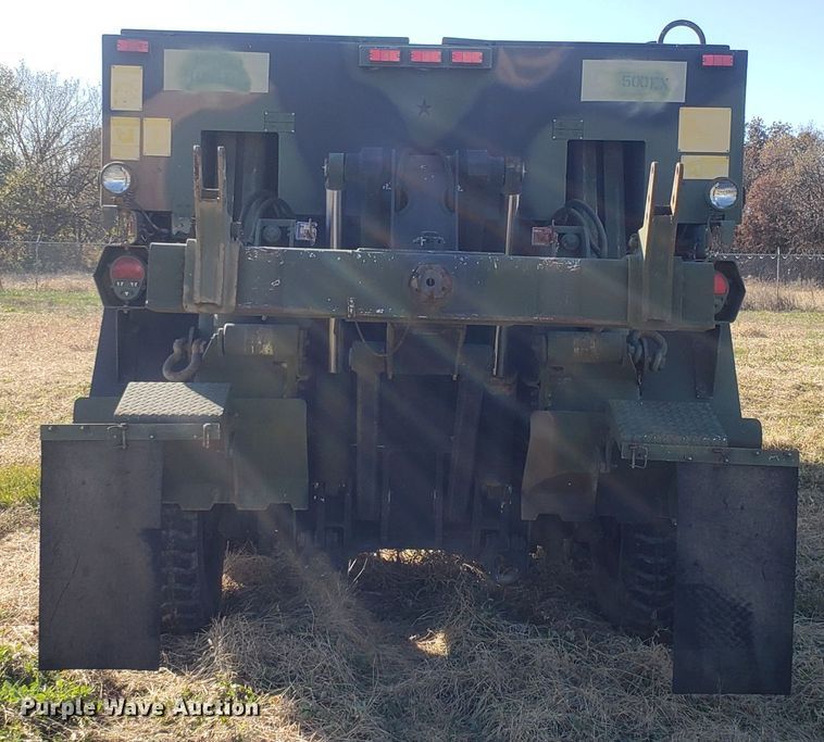 image for item ET9972 2007 Stewart & Stevenson MTV M-1089A1 wrecker truck