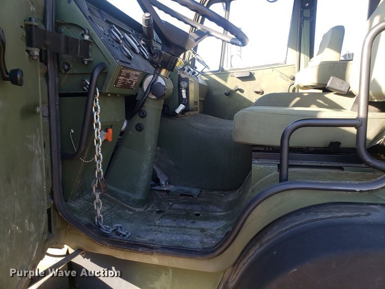 image for item ET9972 2007 Stewart & Stevenson MTV M-1089A1 wrecker truck