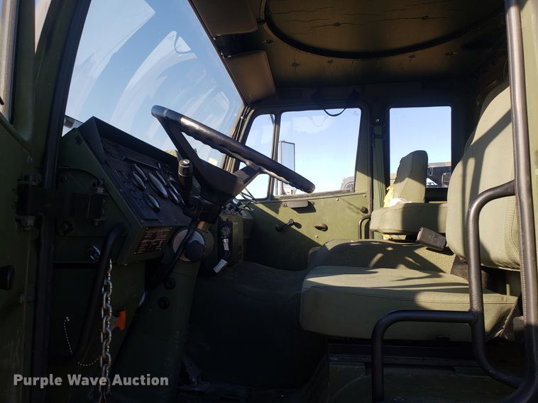 image for item ET9972 2007 Stewart & Stevenson MTV M-1089A1 wrecker truck