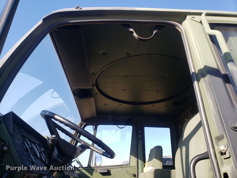 image for item ET9972 2007 Stewart & Stevenson MTV M-1089A1 wrecker truck