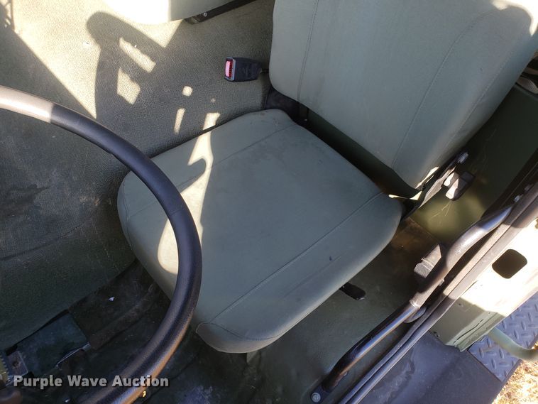 image for item ET9972 2007 Stewart & Stevenson MTV M-1089A1 wrecker truck