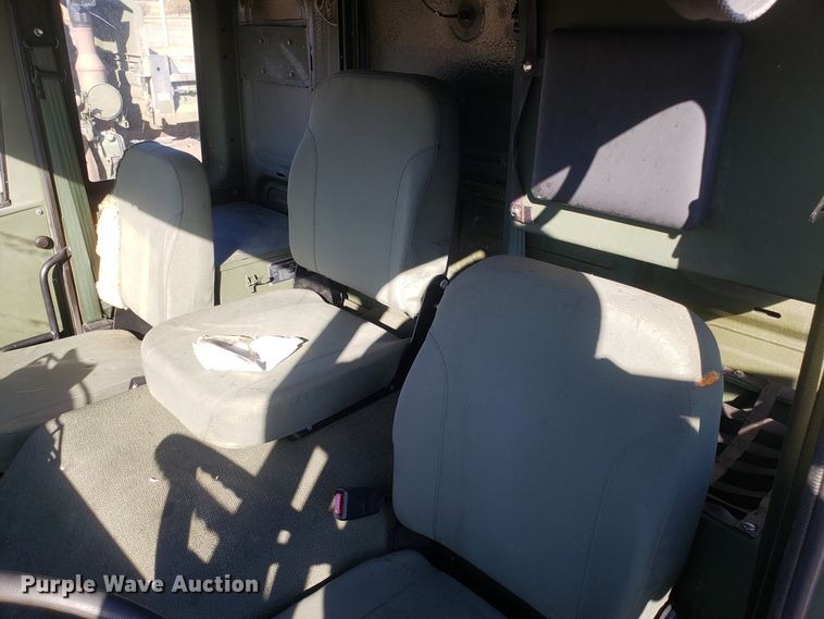 image for item ET9972 2007 Stewart & Stevenson MTV M-1089A1 wrecker truck