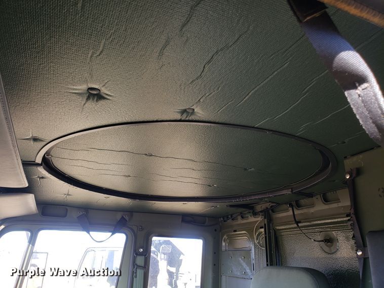 image for item ET9972 2007 Stewart & Stevenson MTV M-1089A1 wrecker truck