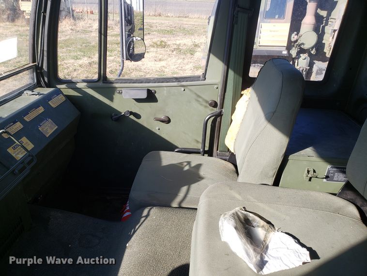 image for item ET9972 2007 Stewart & Stevenson MTV M-1089A1 wrecker truck