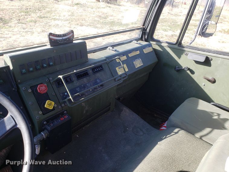 image for item ET9972 2007 Stewart & Stevenson MTV M-1089A1 wrecker truck