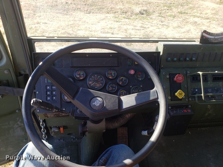 image for item ET9972 2007 Stewart & Stevenson MTV M-1089A1 wrecker truck