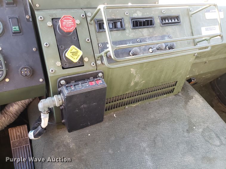 image for item ET9972 2007 Stewart & Stevenson MTV M-1089A1 wrecker truck