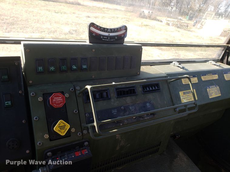 image for item ET9972 2007 Stewart & Stevenson MTV M-1089A1 wrecker truck