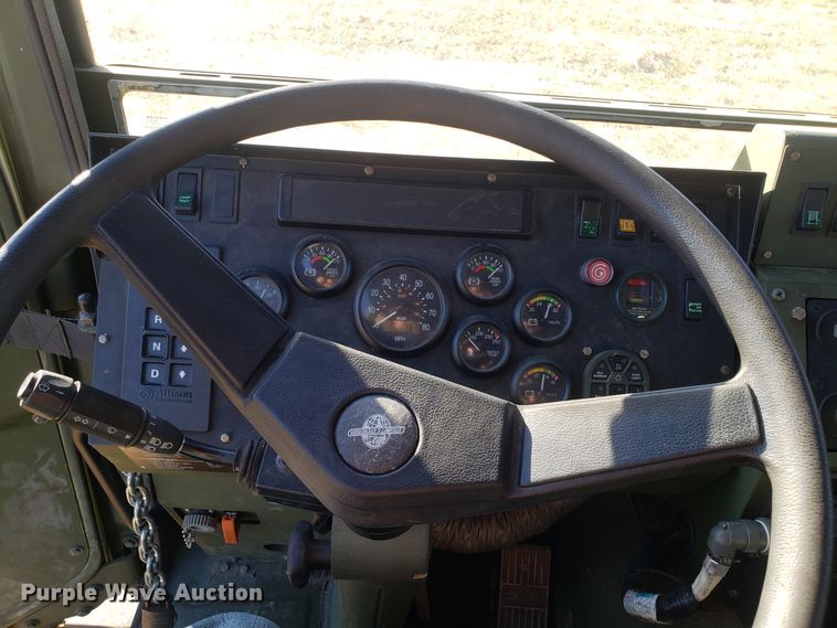 image for item ET9972 2007 Stewart & Stevenson MTV M-1089A1 wrecker truck