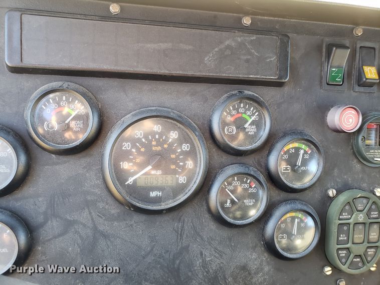 image for item ET9972 2007 Stewart & Stevenson MTV M-1089A1 wrecker truck